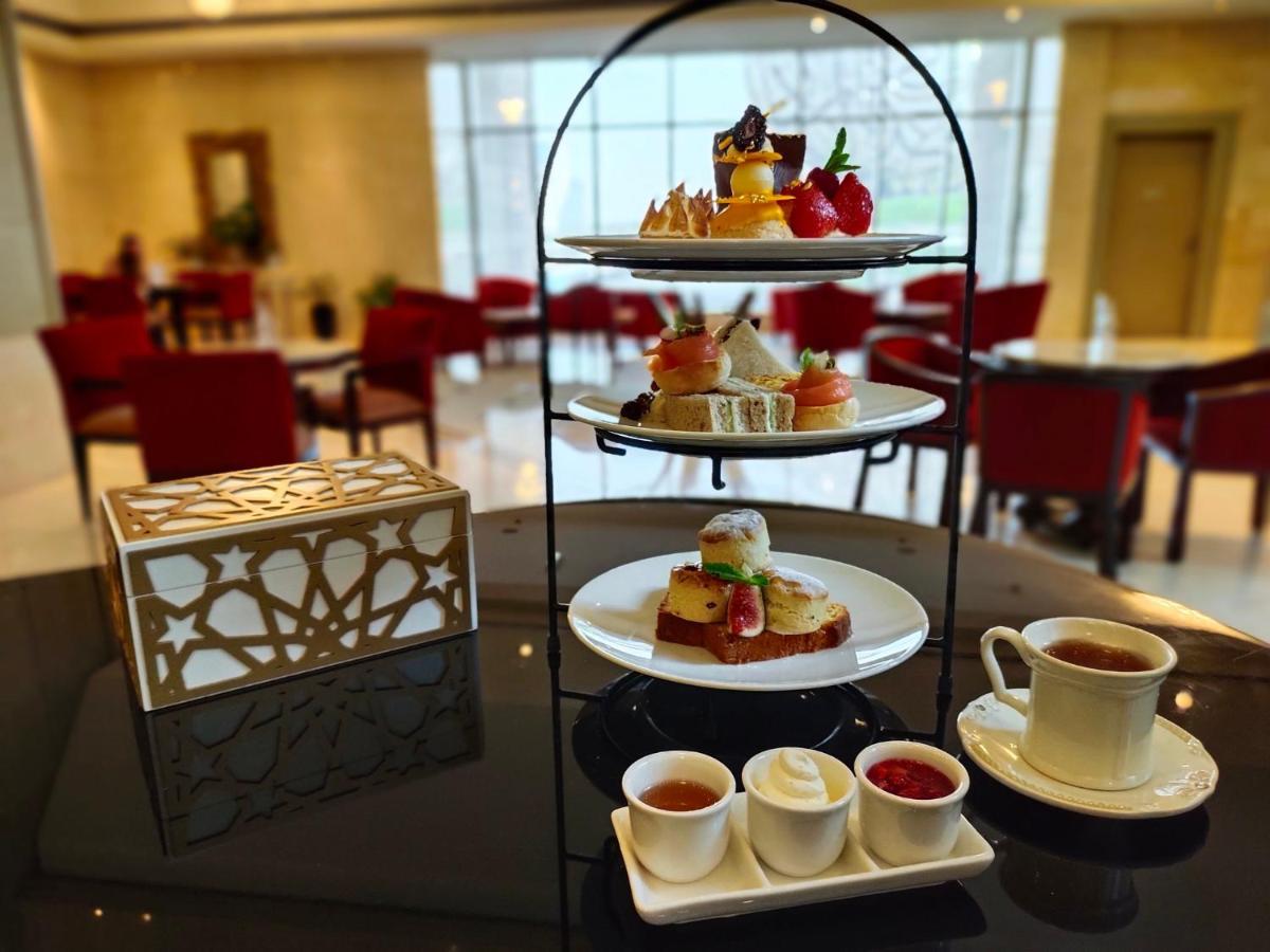 Hotel Millennium Plaza Downtown, Dubái Exterior foto Afternoon tea at the Grand Hyatt Hotel, Mumbai