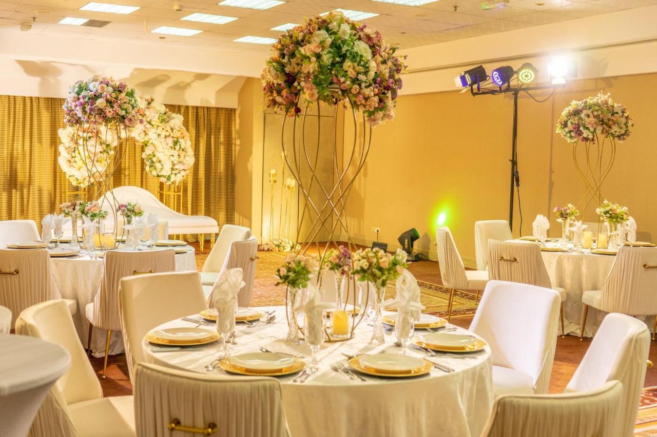 Hotel Millennium Plaza Downtown, Dubái Exterior foto A wedding reception