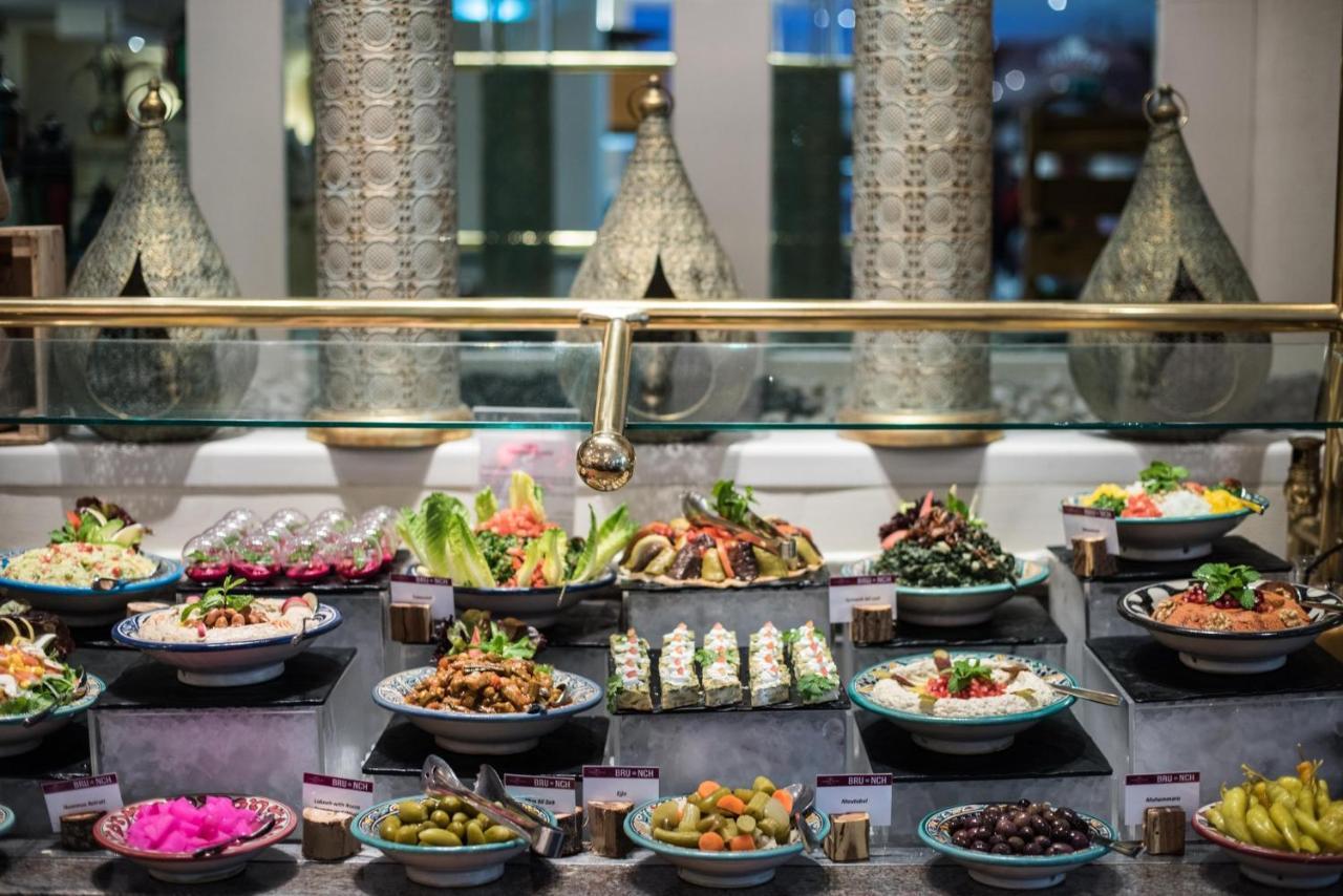 Hotel Millennium Plaza Downtown, Dubái Exterior foto A selection of meze