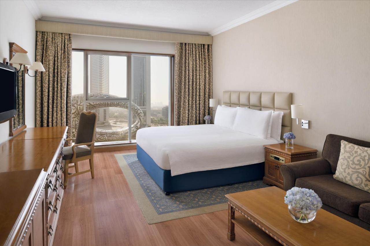 Hotel Millennium Plaza Downtown, Dubái Exterior foto A guest room at the hotel